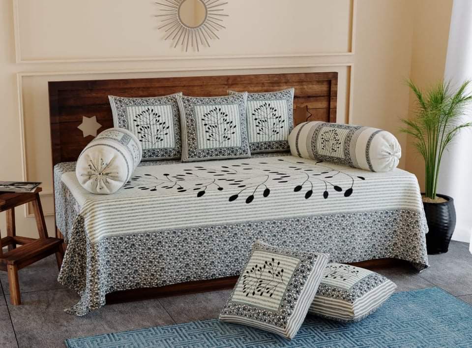 Diwan Set uris